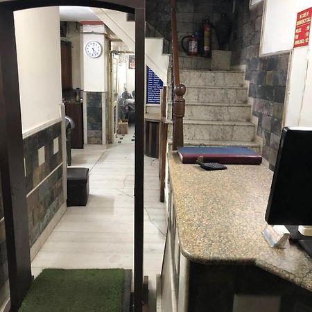 Hotel Yes Please Lodge 뉴델리 외부 사진