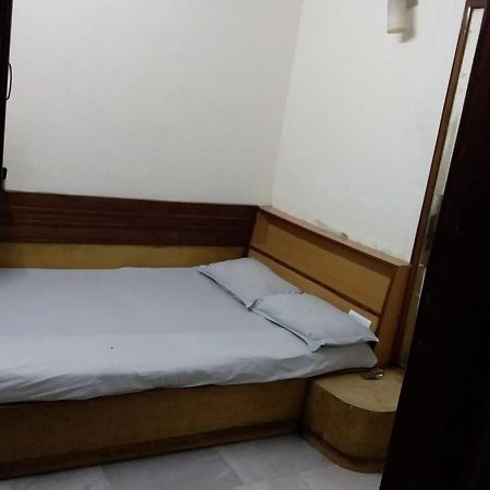 Hotel Yes Please Lodge 뉴델리 외부 사진