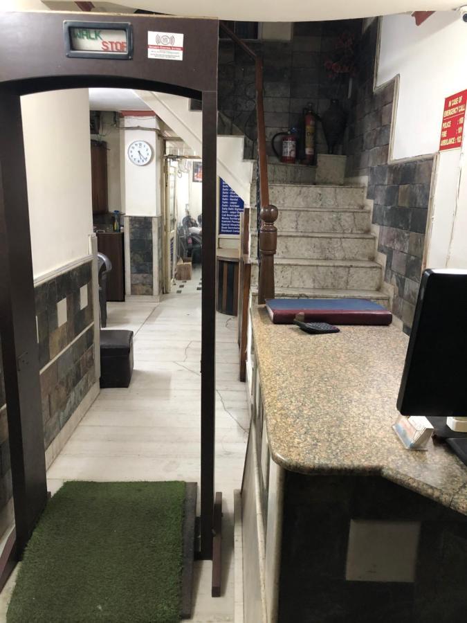 Hotel Yes Please Lodge 뉴델리 외부 사진