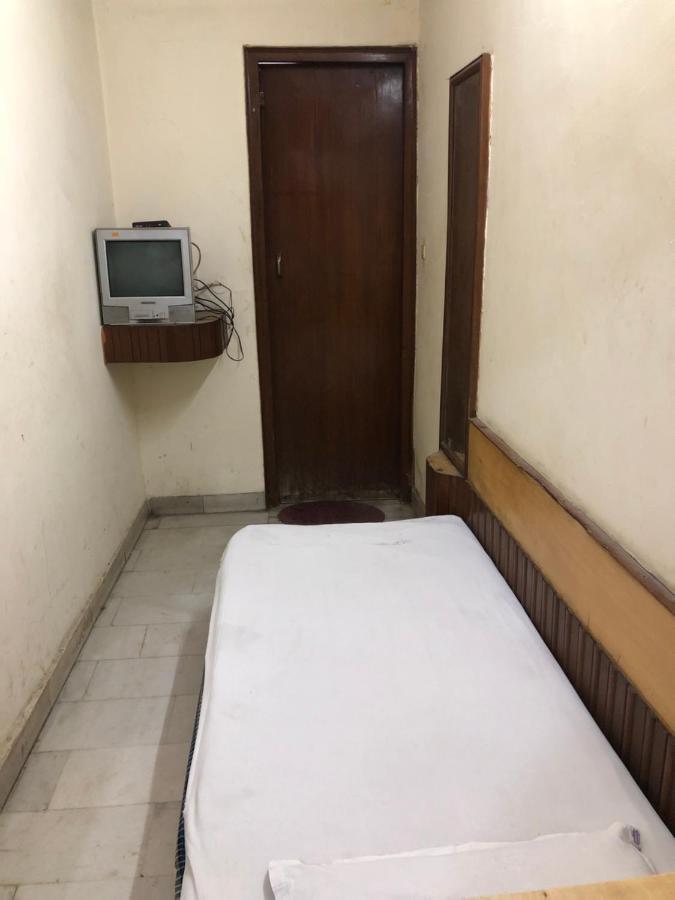 Hotel Yes Please Lodge 뉴델리 외부 사진