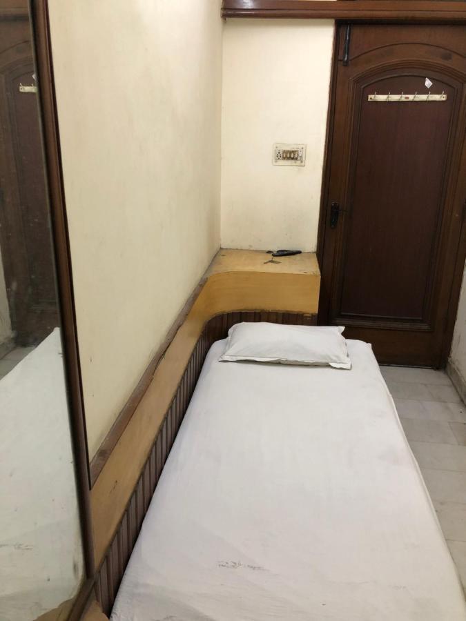 Hotel Yes Please Lodge 뉴델리 외부 사진