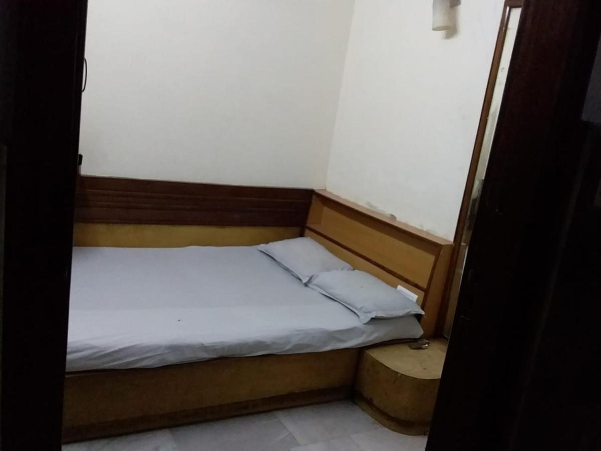 Hotel Yes Please Lodge 뉴델리 외부 사진